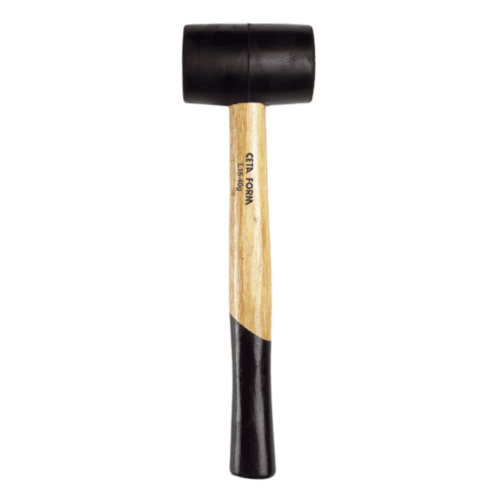 Maillet en caoutchouc noir avec tête ronde et manche en bois, long manche partiellement peint noir.