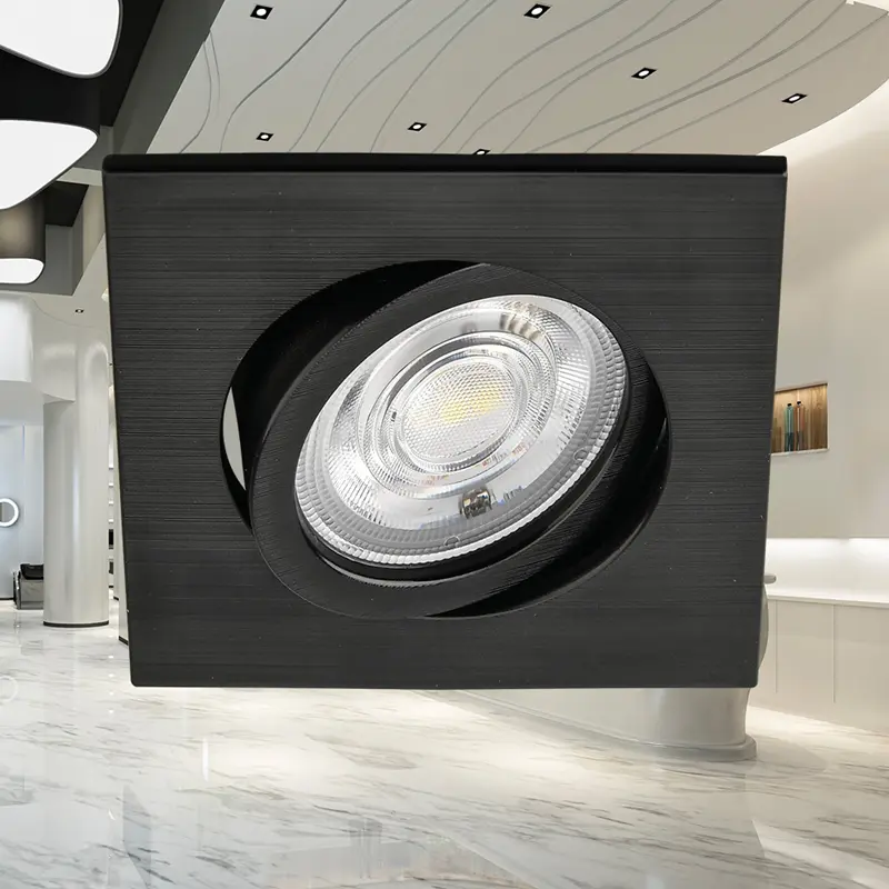 Spot LED encastré noir moderne avec cadre carré et diaphragme circulaire, lampe LED à l’intérieur. Spot LED encastré noir moderne avec cadre carré et diaphragme circulaire, lampe LED à l’intérieur.
